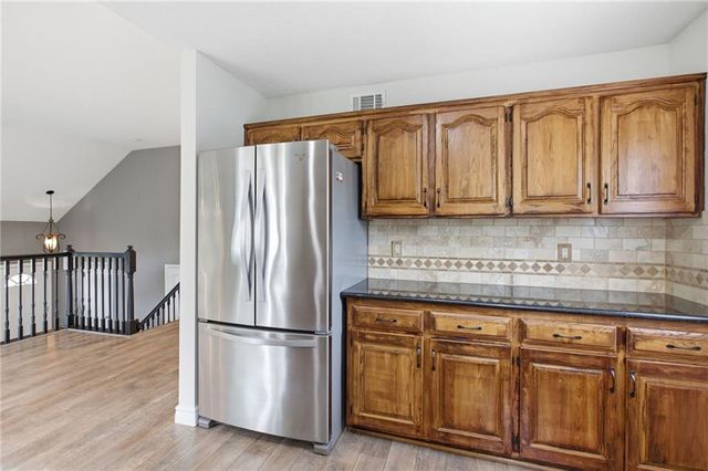 21607 W 51st Street, Shawnee, KS 66226