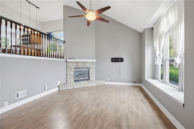 21607 W 51st Street, Shawnee, KS 66226