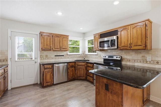 21607 W 51st Street, Shawnee, KS 66226