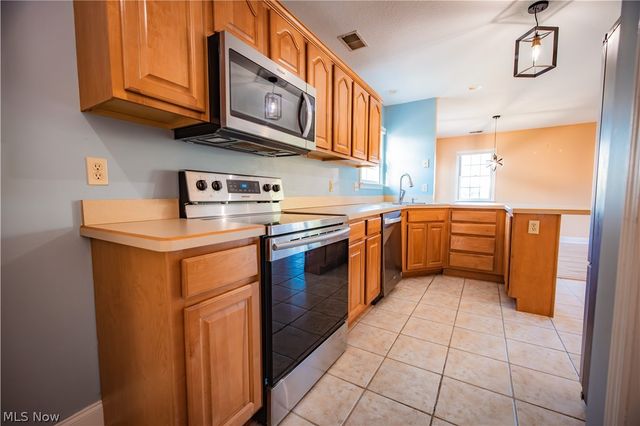 1852 Massachusetts Avenue 8, Poland, OH 44514