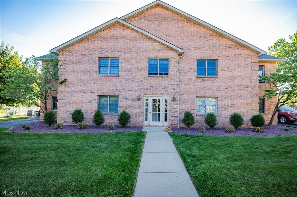 1852 Massachusetts Avenue 8, Poland, OH 44514