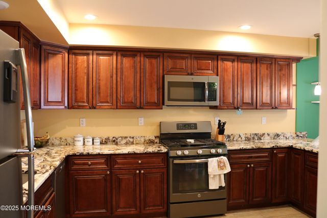 75 Sunrise Terrace, Cedar Grove, NJ 07009