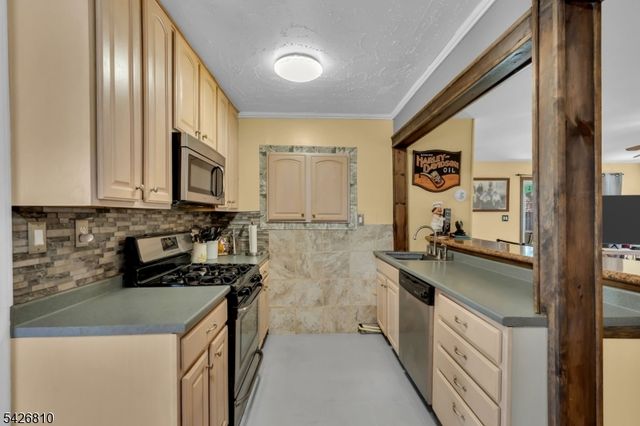 56 Adamsville Rd, Bridgewater Twp., NJ 08807