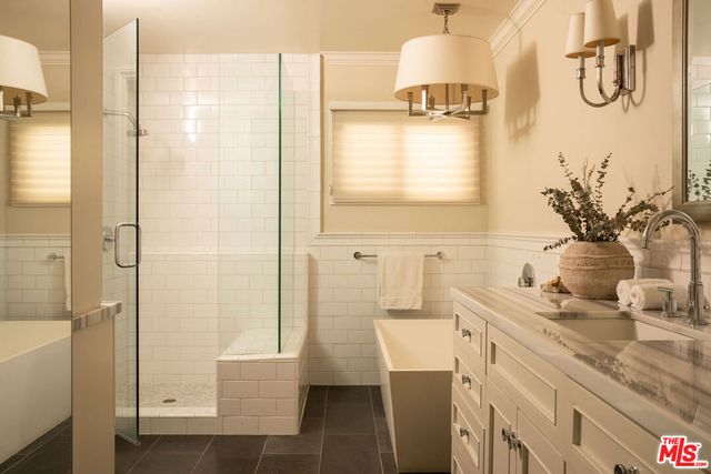 2533 Benedict Canyon Drive, Beverly Hills, CA 90210