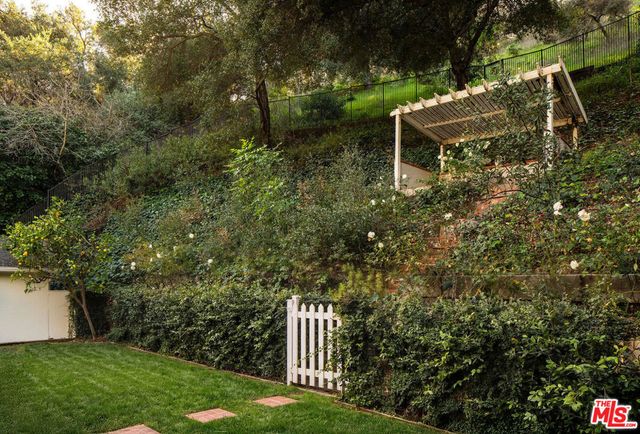 2533 Benedict Canyon Drive, Beverly Hills, CA 90210