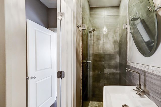 219 Hutcheson Street, Houston, TX 77003