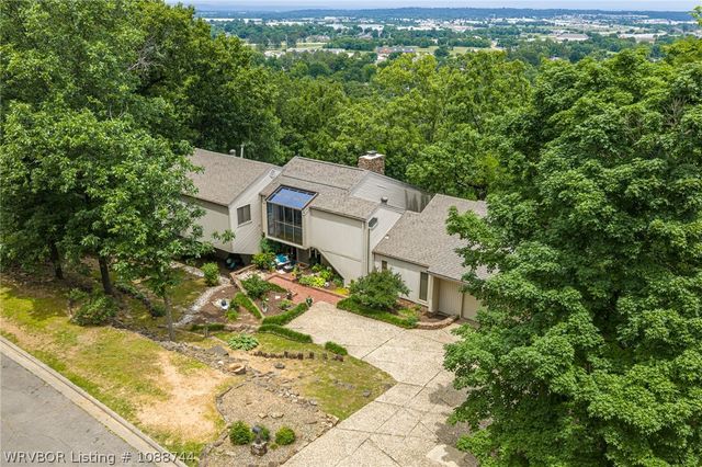 2709 Heather Oaks Way, Fort Smith, AR 72908