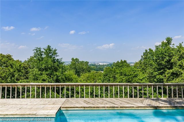 2709 Heather Oaks Way, Fort Smith, AR 72908