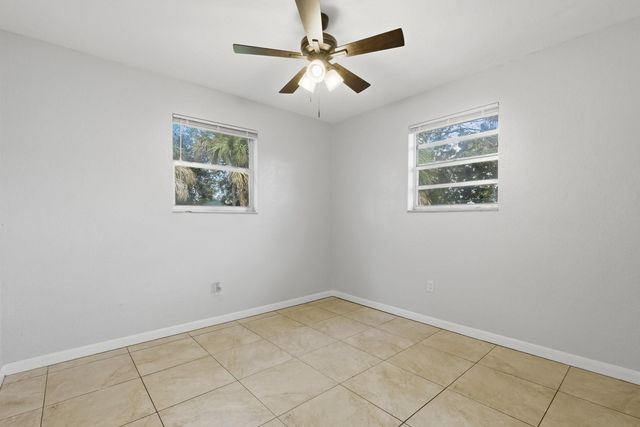 533 NW 15th Way, Fort Lauderdale, FL 33311