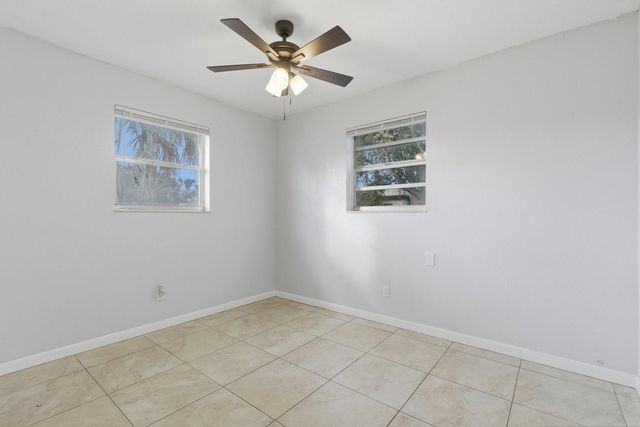 533 NW 15th Way, Fort Lauderdale, FL 33311