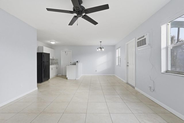 533 NW 15th Way, Fort Lauderdale, FL 33311