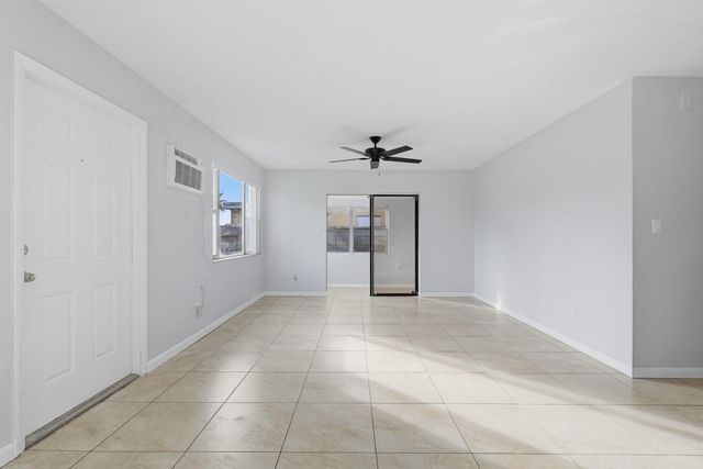 533 NW 15th Way, Fort Lauderdale, FL 33311