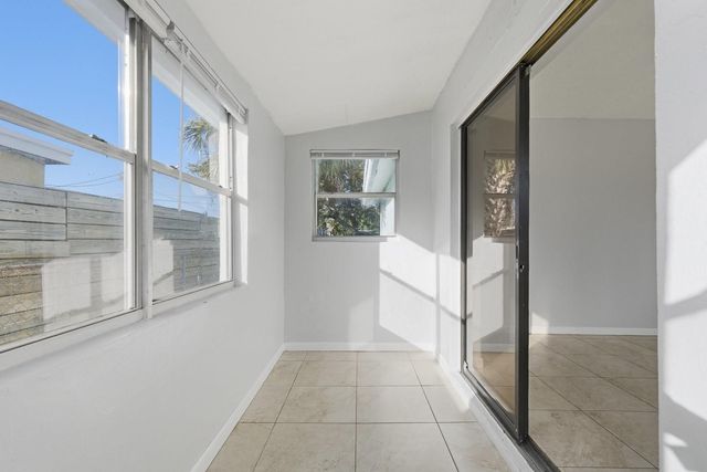 533 NW 15th Way, Fort Lauderdale, FL 33311