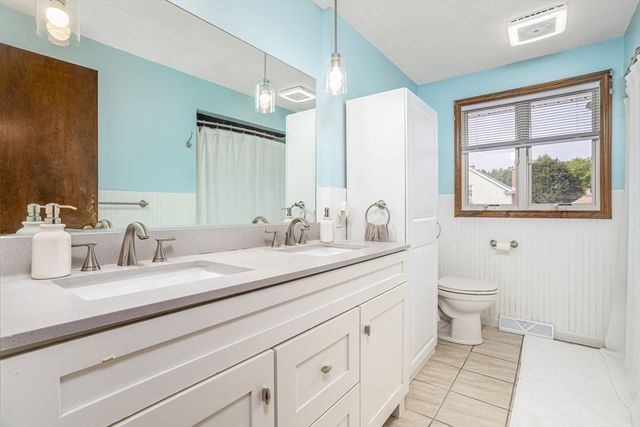 65 Pine St, Ludlow, MA 01056