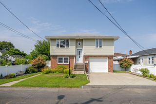 65 Pine St, Ludlow, MA 01056