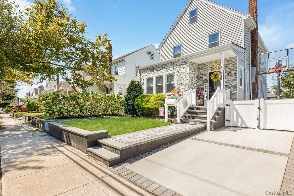545 Marcellus Road, Williston Park, NY 11596