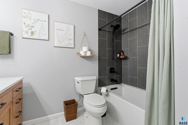 7209 Strabane St Street, Sioux Falls, SD 57106