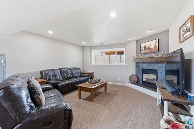 7209 Strabane St Street, Sioux Falls, SD 57106