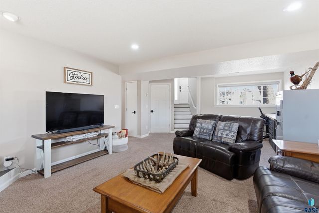 7209 Strabane St Street, Sioux Falls, SD 57106