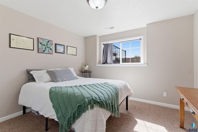 7209 Strabane St Street, Sioux Falls, SD 57106