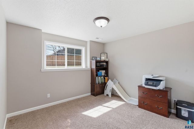 7209 Strabane St Street, Sioux Falls, SD 57106