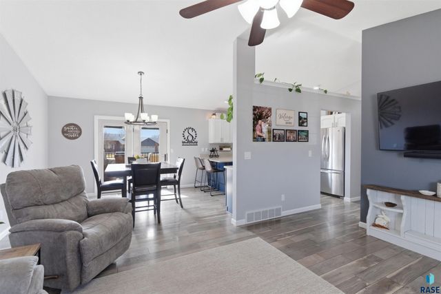 7209 Strabane St Street, Sioux Falls, SD 57106