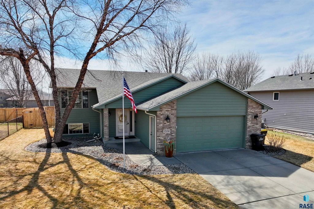7209 Strabane St Street, Sioux Falls, SD 57106