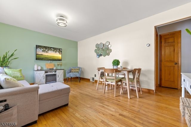 39 Melody Hill Rd, Clifton City, NJ 07013