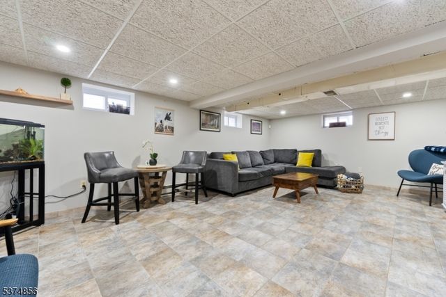 39 Melody Hill Rd, Clifton City, NJ 07013