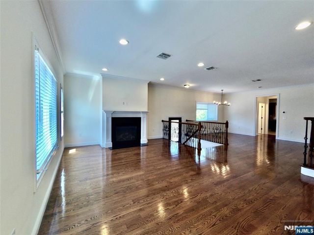 25 Jacobs Landing Way, Secaucus, NJ 07094