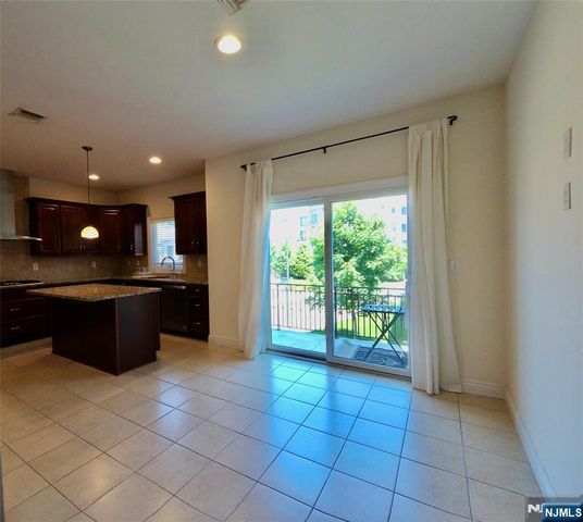 25 Jacobs Landing Way, Secaucus, NJ 07094