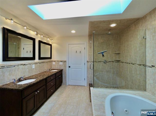 25 Jacobs Landing Way, Secaucus, NJ 07094