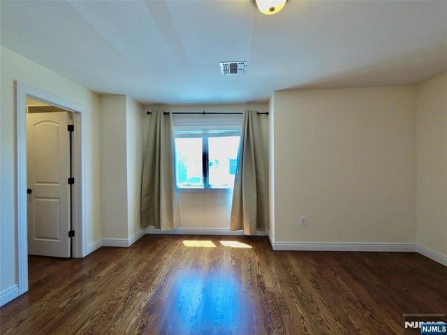 25 Jacobs Landing Way, Secaucus, NJ 07094