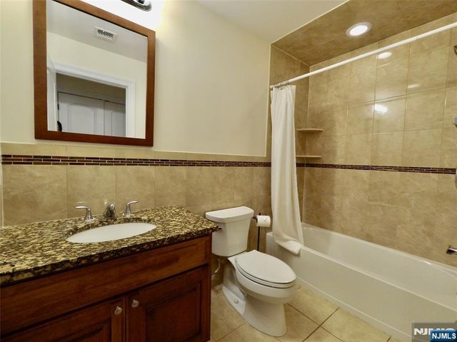 25 Jacobs Landing Way, Secaucus, NJ 07094