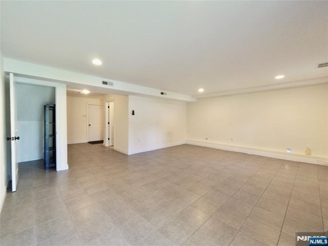 25 Jacobs Landing Way, Secaucus, NJ 07094