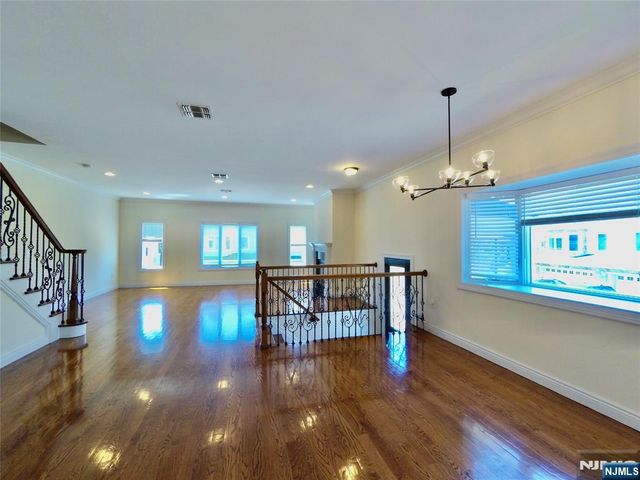 25 Jacobs Landing Way, Secaucus, NJ 07094