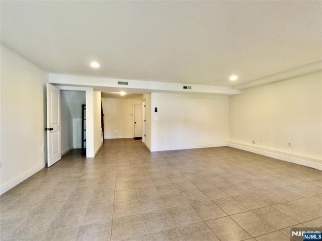 25 Jacobs Landing Way, Secaucus, NJ 07094