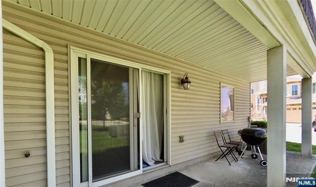 25 Jacobs Landing Way, Secaucus, NJ 07094