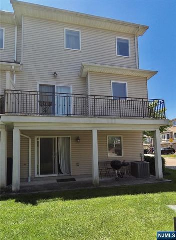 25 Jacobs Landing Way, Secaucus, NJ 07094