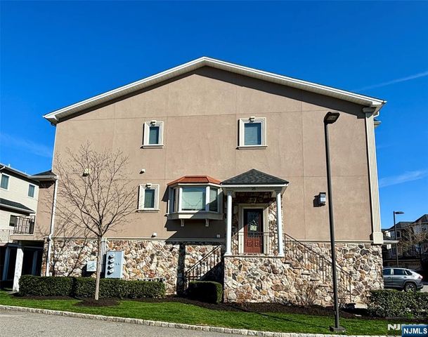 25 Jacobs Landing Way, Secaucus, NJ 07094