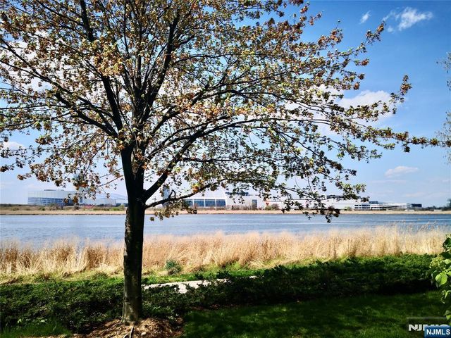 25 Jacobs Landing Way, Secaucus, NJ 07094