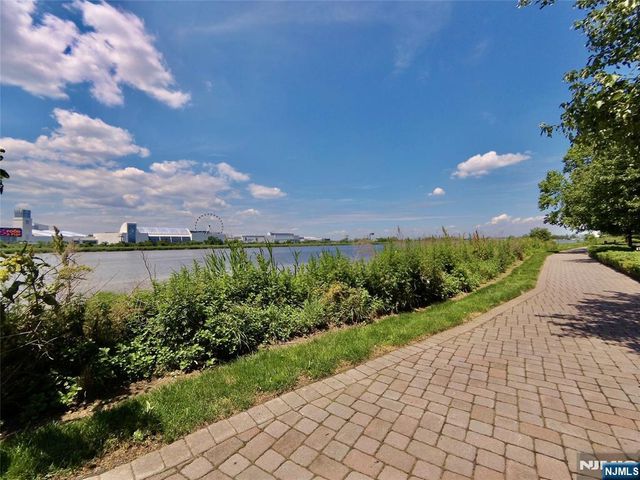 25 Jacobs Landing Way, Secaucus, NJ 07094