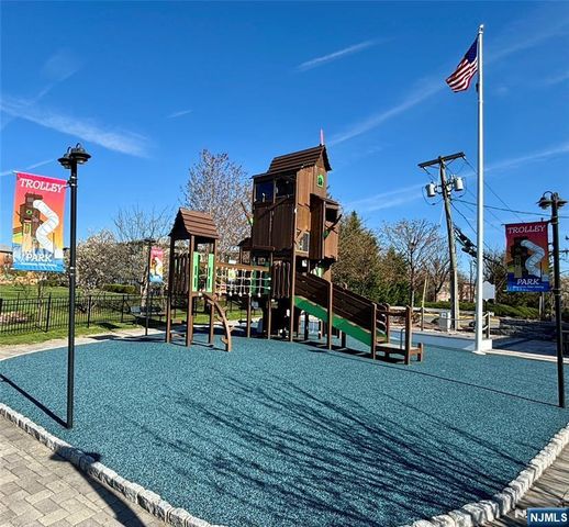 25 Jacobs Landing Way, Secaucus, NJ 07094