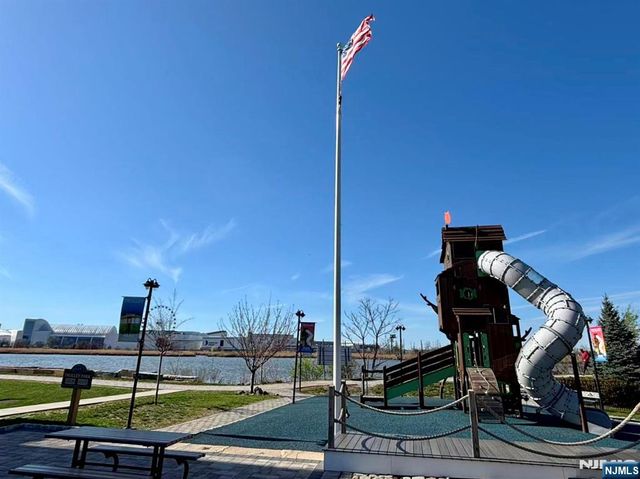 25 Jacobs Landing Way, Secaucus, NJ 07094