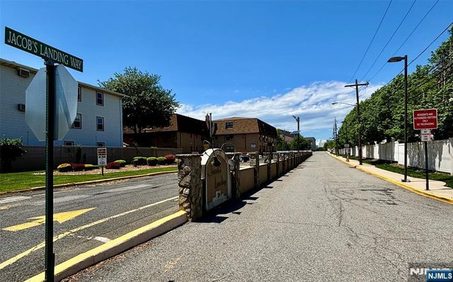 25 Jacobs Landing Way, Secaucus, NJ 07094