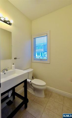 25 Jacobs Landing Way, Secaucus, NJ 07094