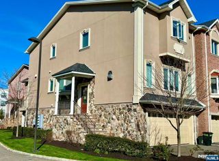 25 Jacobs Landing Way, Secaucus, NJ 07094