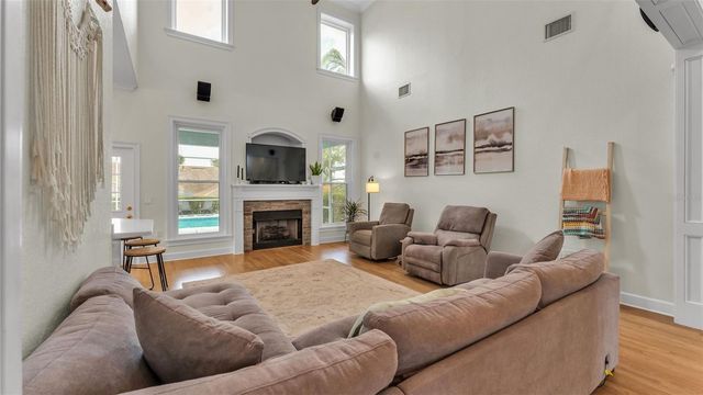 2542 CREWS LAKE HILLS LOOP S, Lakeland, FL 33813