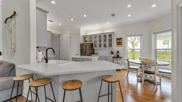 2542 CREWS LAKE HILLS LOOP S, Lakeland, FL 33813