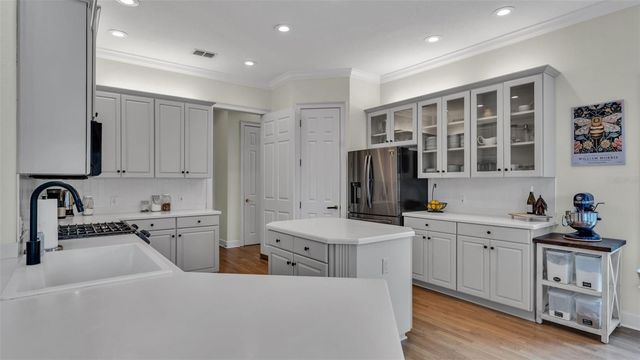 2542 CREWS LAKE HILLS LOOP S, Lakeland, FL 33813